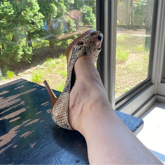 Guess snake skin open toe platform sling back pumps / stilettos 8.5. Free ship - Picture 3 of 10